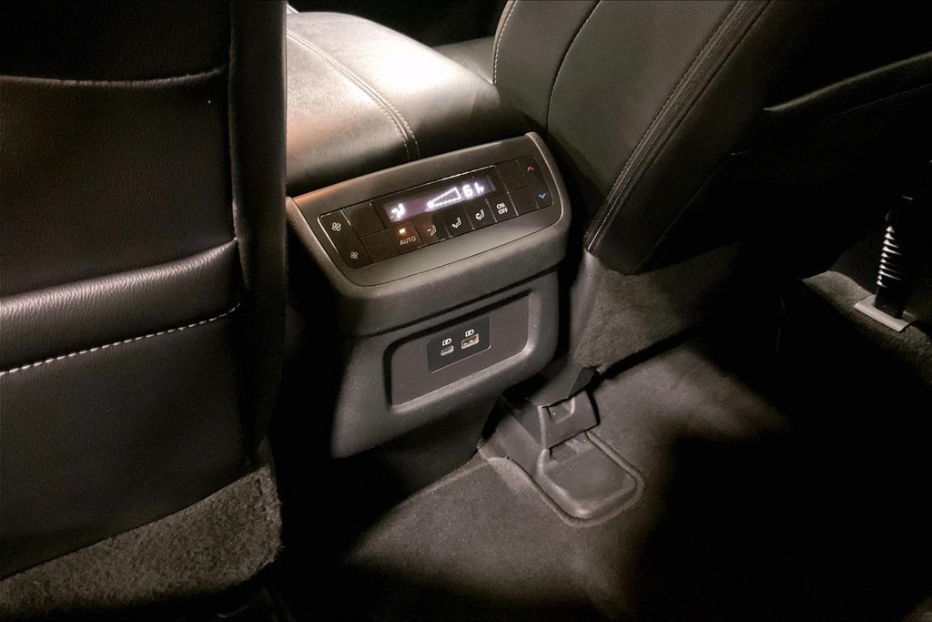 Used 2023 Nissan Pathfinder SL AWD/4WD image 11