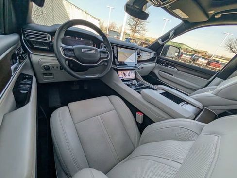Used 2025 Jeep Grand Wagoneer 4WD image 15