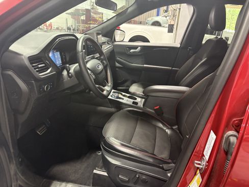 Used 2024 Ford Escape ST-Line w/ Tech Pack #1 AWD/4WD image 5