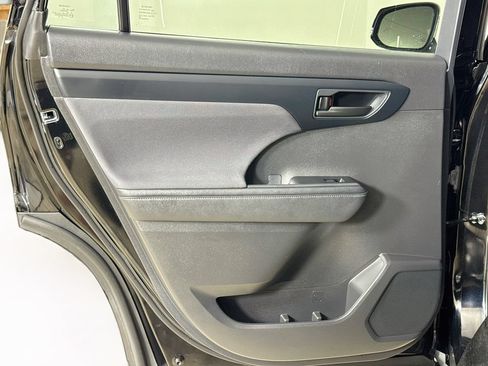 Certified 2024 Toyota Highlander AWD image 21