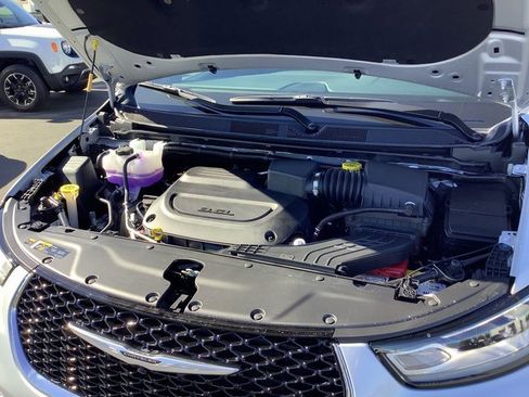 New 2026 Chrysler Pacifica Select image 43