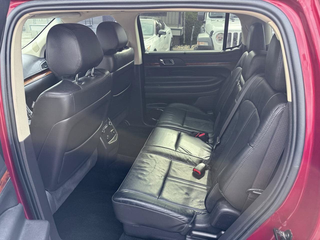 Used 2018 Lincoln MKT FWD image 10