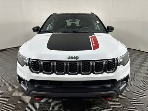Used 2025 Jeep Compass Trailhawk AWD/4WD image 8