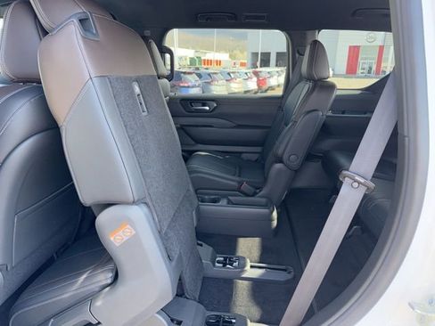 New 2026 Nissan Armada SL w/ Captain's Chari Seat Package AWD/4WD image 22
