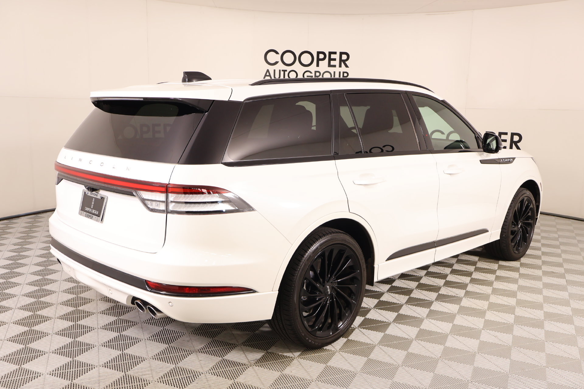 Certified 2025 Lincoln Aviator Reserve w/ Equipment Group 201A AWD/4WD image 23