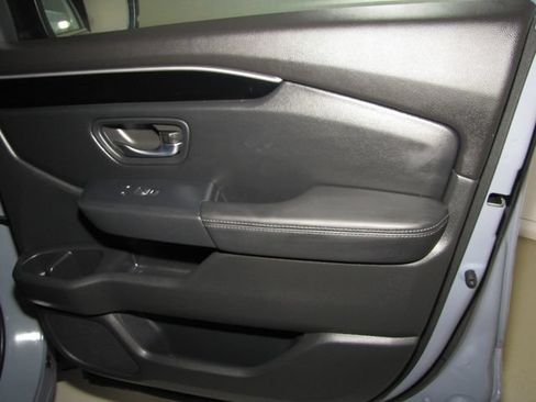 Certified 2025 Honda Pilot Touring image 21