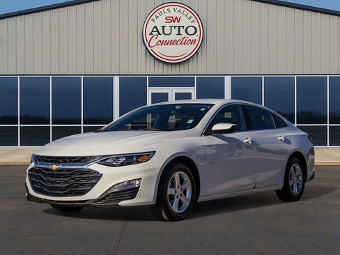 Used 2024 Chevrolet Malibu LT image 3