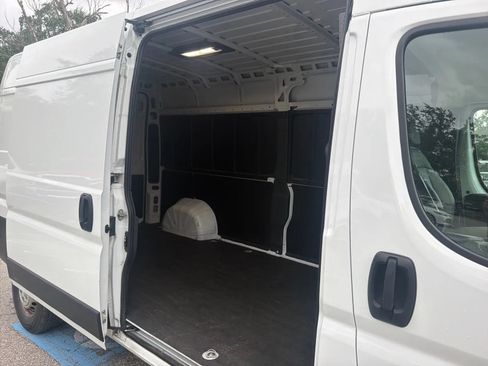 Used 2025 RAM ProMaster 2500 w/ Convenience Group FWD image 16