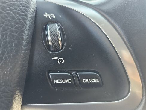 Used 2013 Jaguar XF image 18