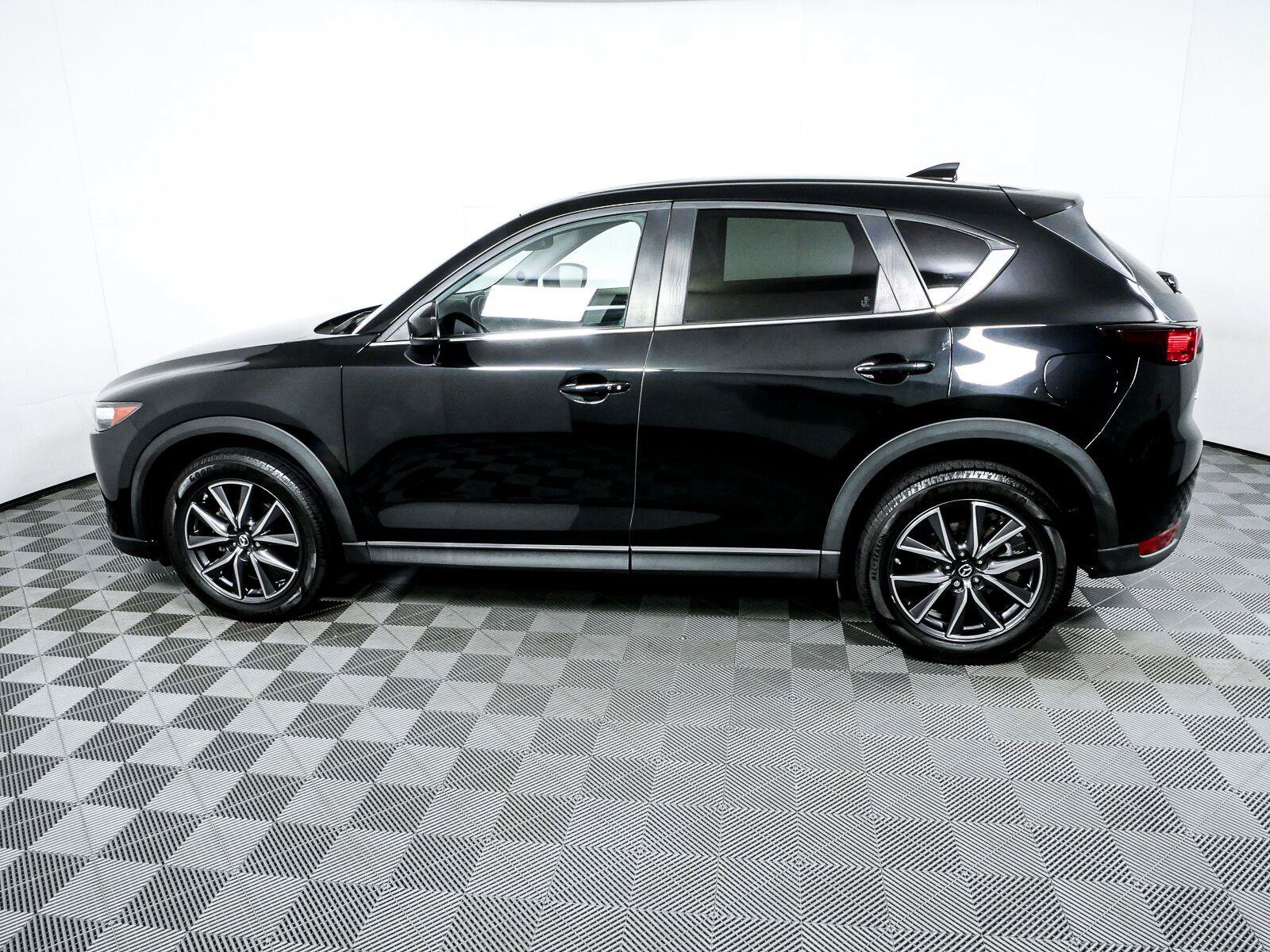 Used 2018 MAZDA CX-5 Touring w/ Preferred Equipment Package FWD image 2