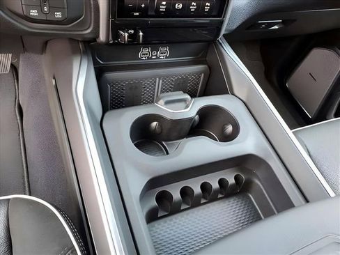 New 2026 RAM 2500 Laramie AWD/4WD image 13