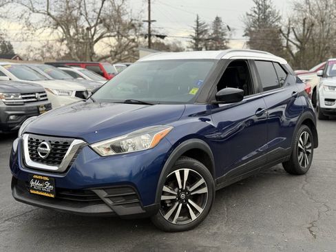 Used 2019 Nissan Kicks SV image 2