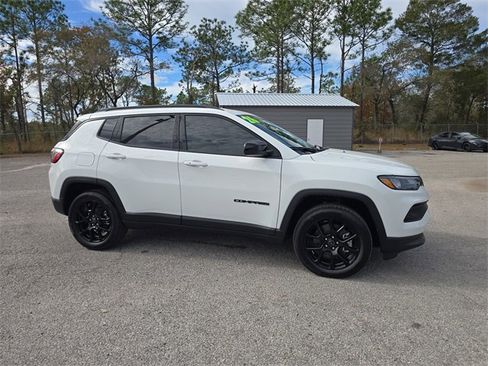 New 2026 Jeep Compass Latitude image 2