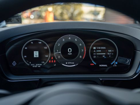 Certified 2025 Porsche Cayenne Coupe image 10