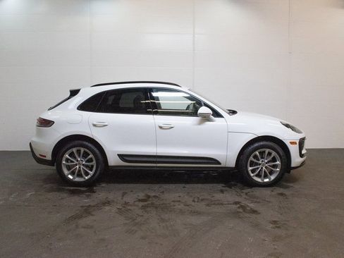 Certified 2025 Porsche Macan image 9