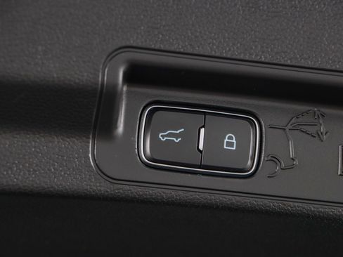 Used 2023 Ford Explorer Limited image 31