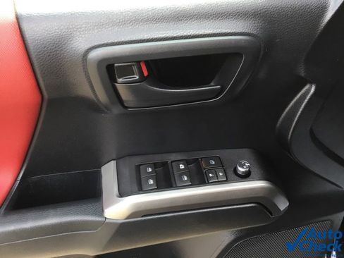 Used 2018 Toyota Tacoma SR5 image 29