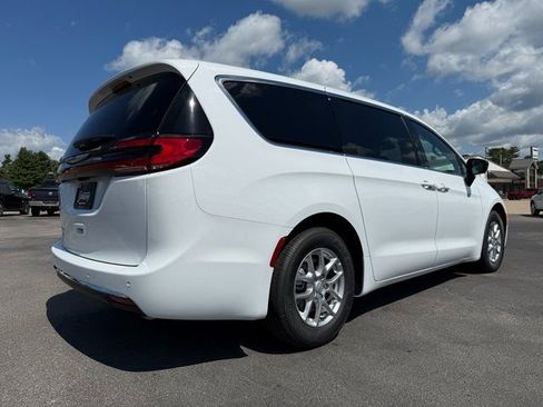 New 2026 Chrysler Pacifica Select image 14