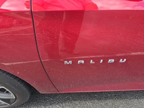 Used 2018 Chevrolet Malibu LT w/ Leather Package FWD image 3