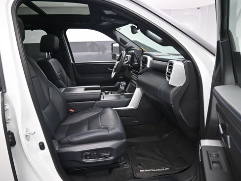 Used 2025 Toyota Sequoia Platinum AWD/4WD image 30