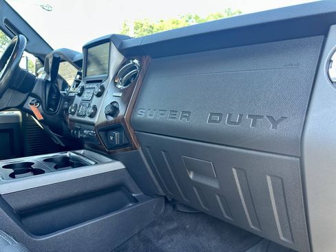 Used 2016 Ford F250 Lariat w/ Lariat Ultimate Package AWD/4WD image 18