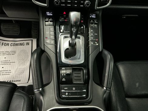 Used 2018 Porsche Cayenne Platinum Edition image 27