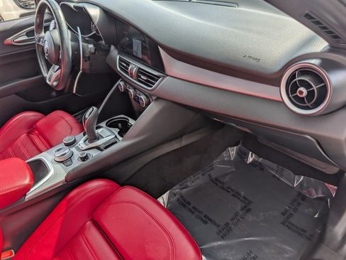 Used 2023 Alfa Romeo Giulia Veloce image 14