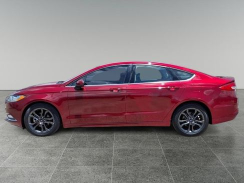 Used 2018 Ford Fusion SE w/ Equipment Group 201A FWD image 2