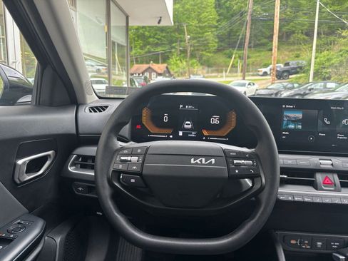 Used 2025 Kia K4 FWD image 35