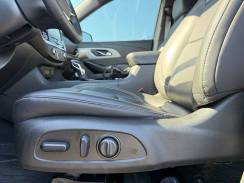 Used 2024 Chevrolet Traverse LT w/ LPO, Floor Liner Package FWD image 9