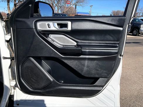Used 2020 Ford Explorer Platinum w/ Premium Technology Package image 41