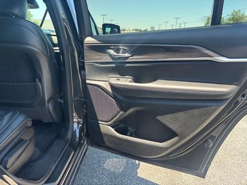 Used 2024 Jeep Grand Cherokee L Limited w/ Black Appearance Package AWD/4WD image 23