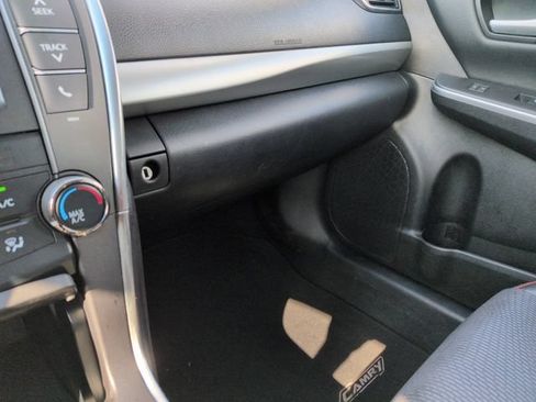 Used 2016 Toyota Camry SE FWD image 47