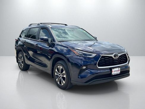 Used 2026 Toyota Highlander XLE AWD/4WD image 3