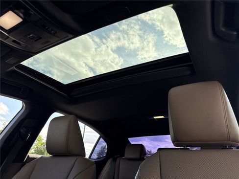 Used 2022 Lexus ES 300h w/ Premium Package FWD image 6