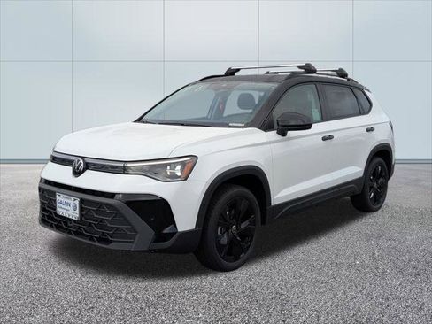 New 2025 Volkswagen Taos SE FWD image 1