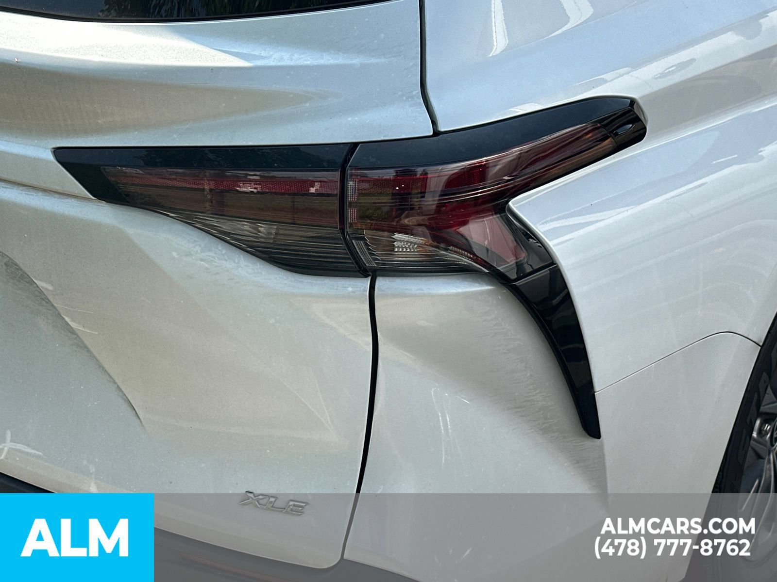 Used 2025 Toyota Sienna XLE FWD image 11