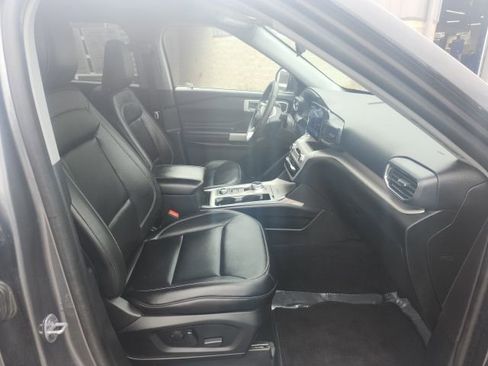 Used 2024 Ford Explorer XLT w/ Equipment Group 202A image 11