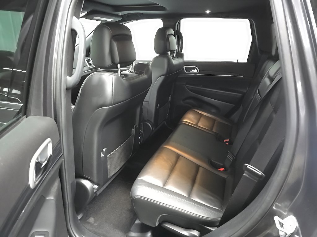 Used 2020 Jeep Grand Cherokee Limited AWD/4WD image 32