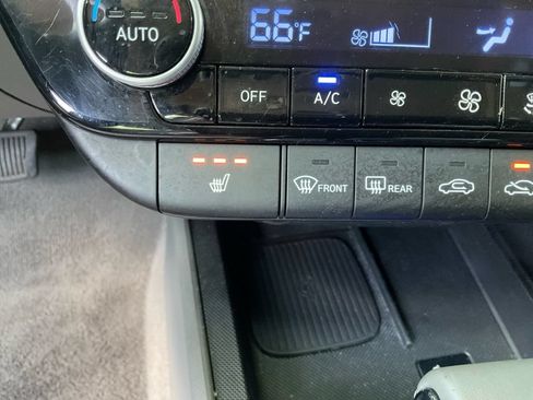 Used 2025 Hyundai Elantra SEL FWD image 26