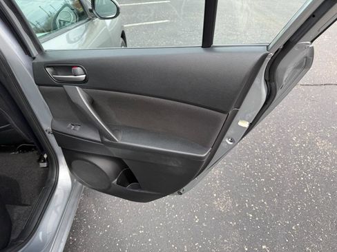 Used 2013 MAZDA MAZDA3 i SV w/ Convenience Pkg image 18