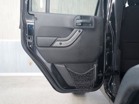 Used 2015 Jeep Wrangler Unlimited Sport w/ Quick Order Package 24S AWD/4WD image 33