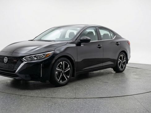 Used 2025 Nissan Sentra SV image 3