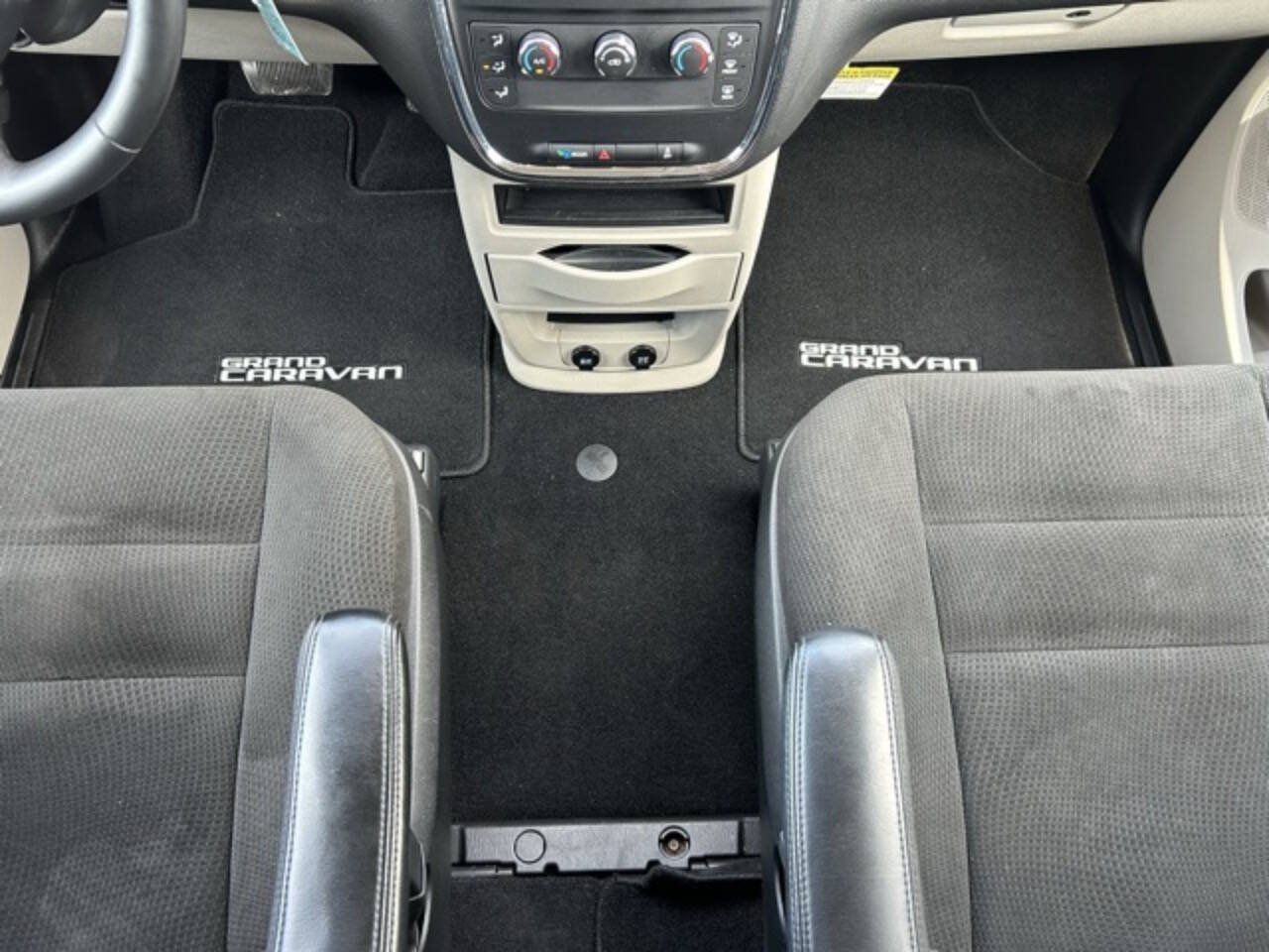 Used 2015 Dodge Grand Caravan American Value Package w/ UConnect Hands-Free Group FWD image 13