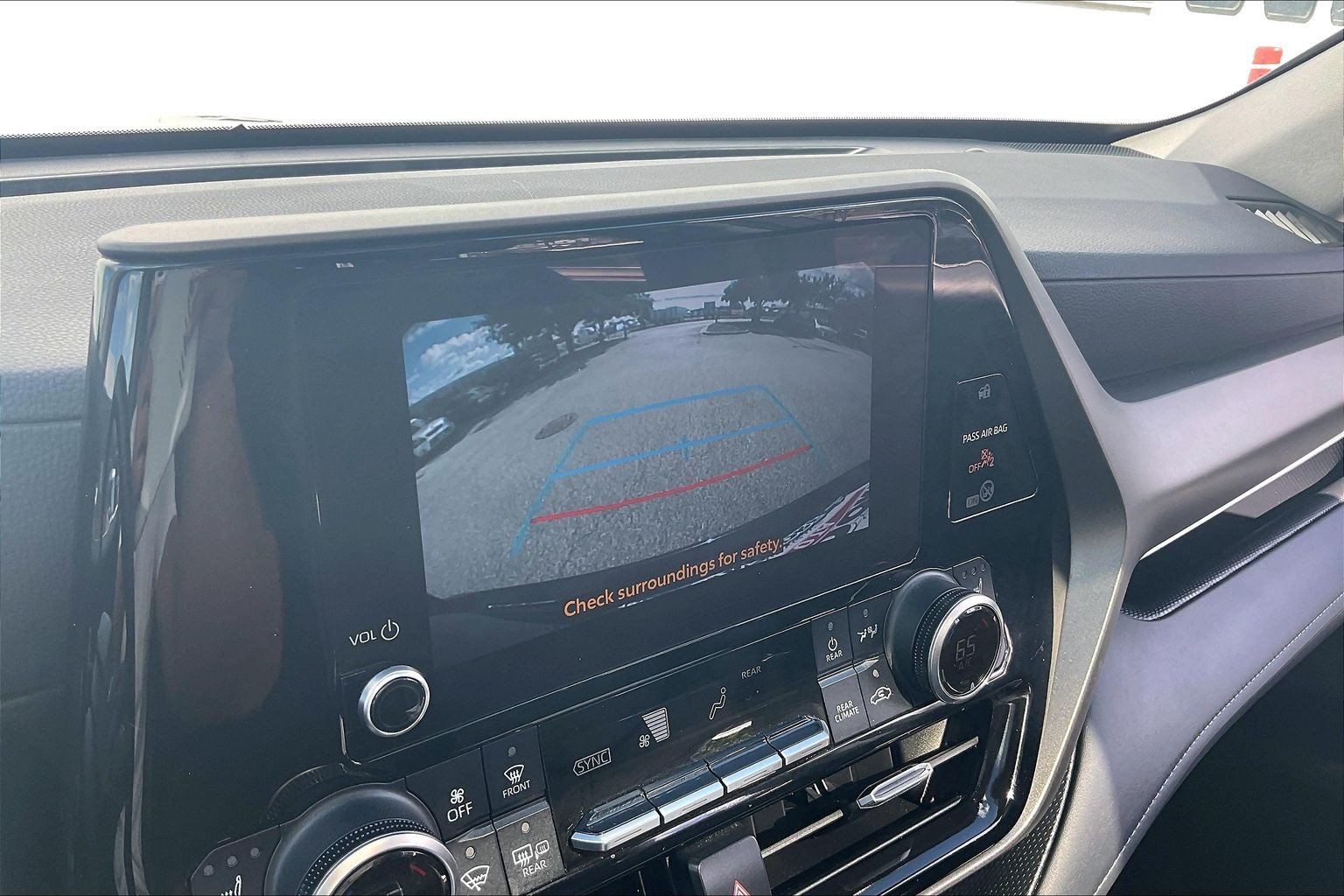 Used 2023 Toyota Highlander XLE AWD/4WD image 26