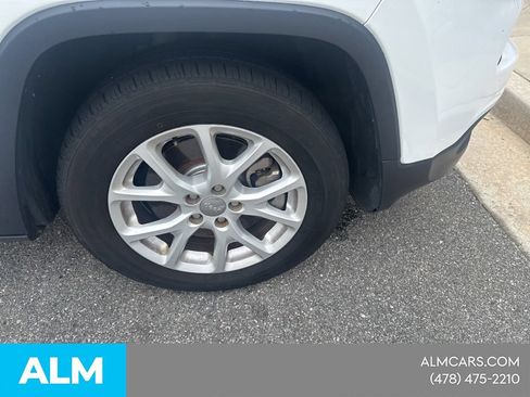 Used 2018 Jeep Cherokee Latitude FWD image 7