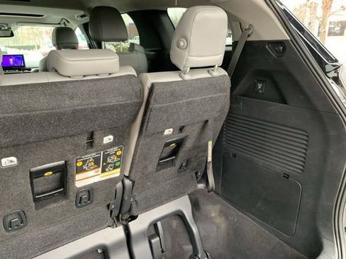 Used 2025 Toyota Sienna XLE image 34