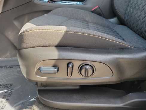 Used 2024 Chevrolet Equinox LT FWD image 12