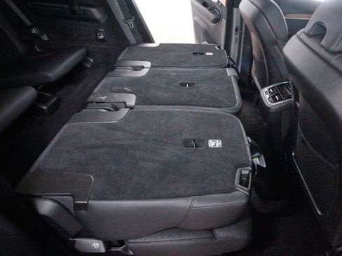 Certified 2025 Volvo XC90 B5 Plus w/ Protection Package Premier AWD/4WD image 42