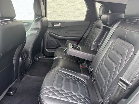 Certified 2023 Ford Escape SE w/ PHEV Premium Package image 22